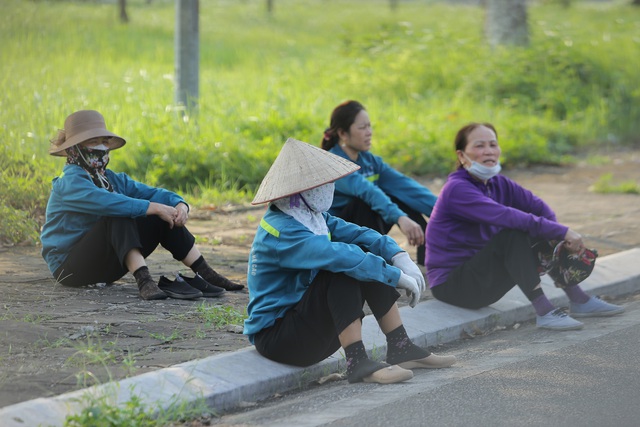 Nhịp sống Hạ Lôi ngày cuối cùng cách ly: Chúng tôi mong đến ngày hết dịch để đi làm chứ nằm ở nhà thì chết - Ảnh 18.