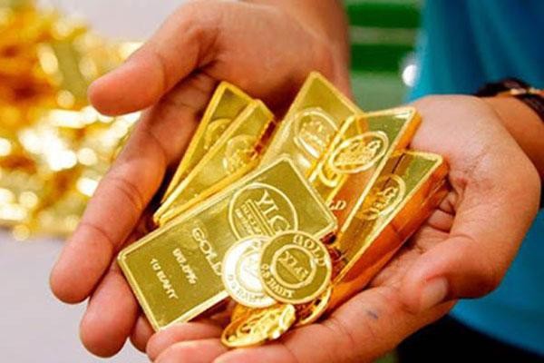 Giá vàng thế giới bứt tốc tăng mạnh, vàng trong nước đứng im - Ảnh 1.