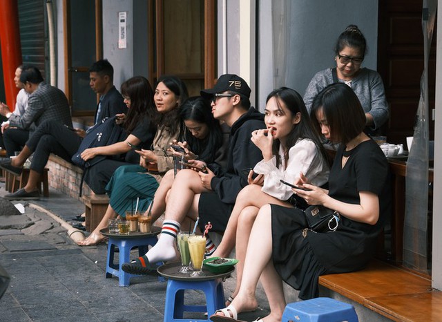 Gió lạnh đầu mùa chạm ngõ Hà Nội khiến ai cũng mê mẩn - Ảnh 10.