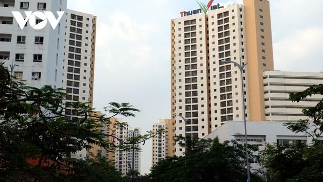 Cảnh đìu hiu, nhếch nhác tại khu căn hộ Thủ Thiêm chuẩn bị đấu giá lần 4 - Ảnh 2.