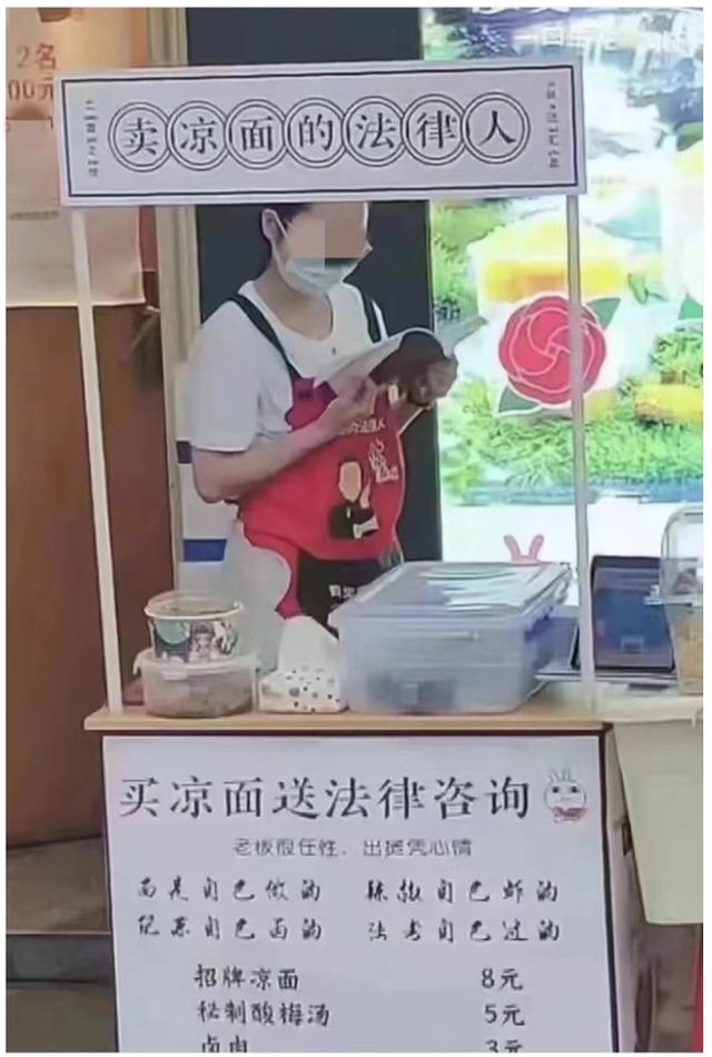 Hình ảnh sinh viên luật học trường danh giá vừa bán mì vừa học bài bóc trần sự thật người trẻ chẳng dám nói ra - Ảnh 1.