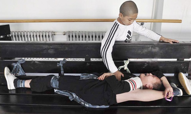Giấc mơ vô địch Olympic của những đứa trẻ ở lò đào tạo thể thao Trung Quốc: Đánh đổi tuổi thơ bằng máu, mồ hôi và nước mắt - Ảnh 17.