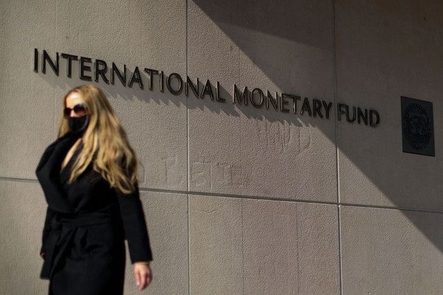IMF cảnh báo không nên thắt chặt chính sách tiền tệ sớm - Ảnh 1.