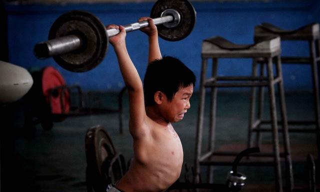Giấc mơ vô địch Olympic của những đứa trẻ ở lò đào tạo thể thao Trung Quốc: Đánh đổi tuổi thơ bằng máu, mồ hôi và nước mắt - Ảnh 12.
