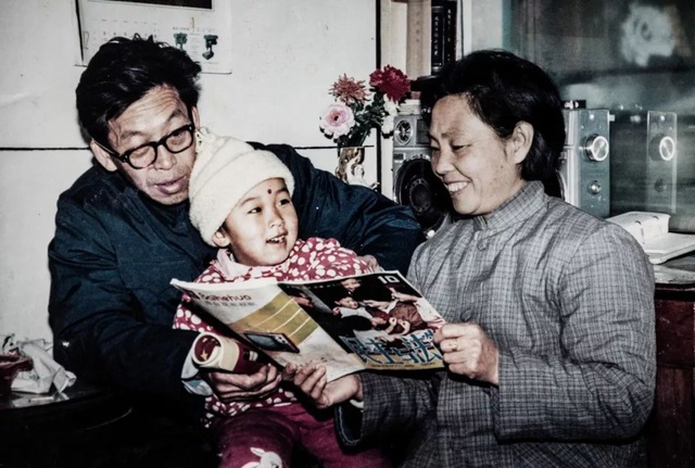 Bức ảnh khiến hàng tỷ người rơi lệ: Từ đôi thanh mai trúc mã trở thành vợ chồng và nụ hôn động viên tạo nên kỳ tích cho người đang nguy kịch - Ảnh 7.