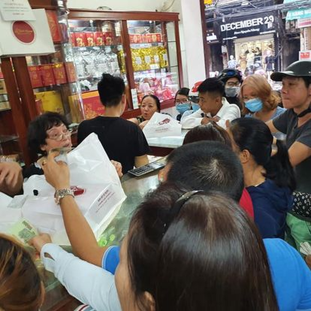 Những hàng bánh Trung thu đúng chất cổ truyền và mang đậm hương vị xưa tại Hà Nội - Ảnh 5.