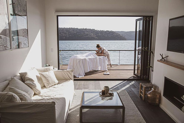 Ngôi nhà nhỏ gọn nổi trên mặt nước, sử dụng năng lượng từ mặt trời nhưng có giá thuê 30 triệu/đêm - Ảnh 5.