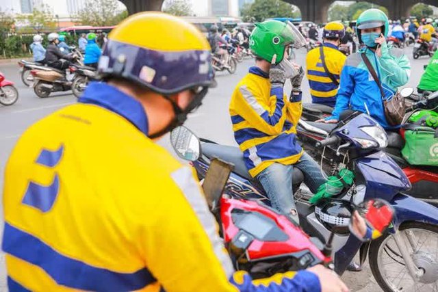 Ngày cận tết, đâu đâu cũng thèm shipper: Tài xế làm hết công suất, đợt cao điểm kiếm 10 triệu đồng - Ảnh 2.