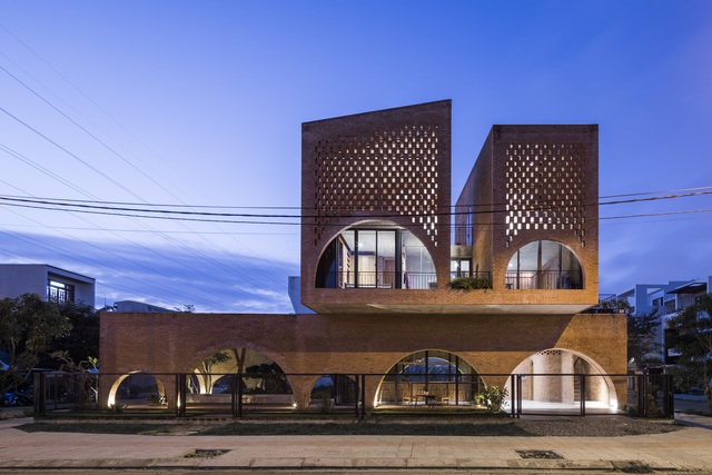 Nhà gạch thô ở Đà Nẵng lấy cảm hứng thiết kế từ chiếc đồng hồ Cuckoo - Ảnh 13.