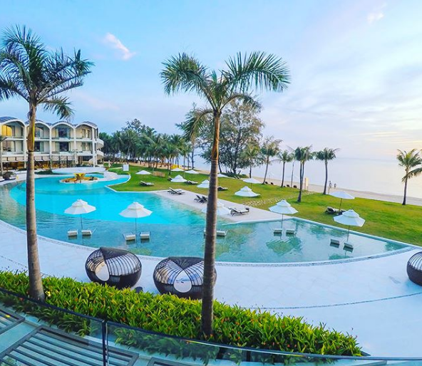6 resort 5 sao sở hữu hồ bơi độc đáo bậc nhất đảo ngọc Phú Quốc đang có giá rẻ, giảm sâu đến không ngờ: Còn gì tuyệt hơn ngắm hoàng hôn, đắm mình trong làn nước xanh trong vắt - Ảnh 7.
