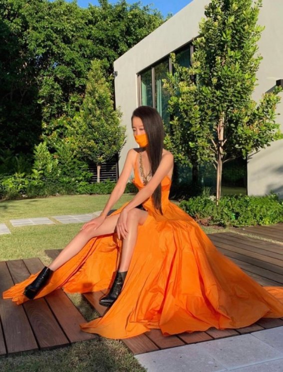 NTK váy cưới nổi tiếng thế giới, 40 tuổi khởi nghiệp, trở thành “nữ hoàng váy cưới”, 71 tuổi vẫn có vóc dáng như thiếu nữ: Để thành công, đó là cuộc chiến mỗi ngày! - Ảnh 3.