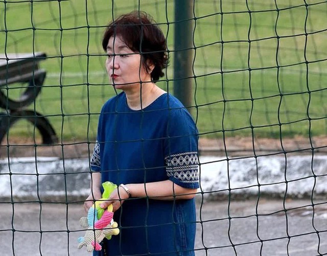 Thầy Park Hang Seo kể về bóng hồng thầm lặng trong cuộc đời: Từ người lái xe đưa ông đi đàm phán hợp đồng với VFF đến phút lặng lẽ dõi theo đội tuyển ở trận đấu cuối cùng - Ảnh 2.