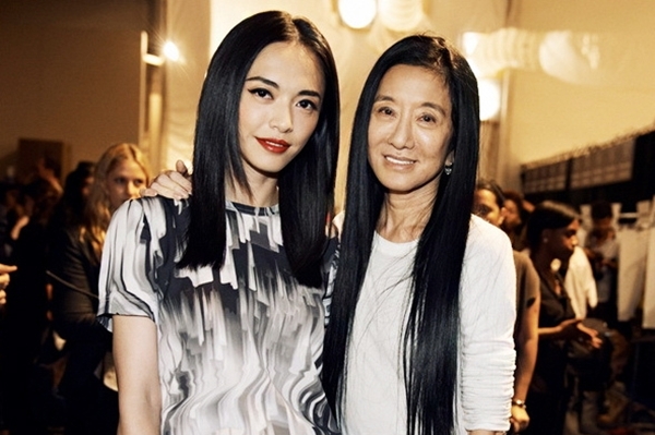 NTK váy cưới nổi tiếng thế giới, 40 tuổi khởi nghiệp, trở thành “nữ hoàng váy cưới”, 71 tuổi vẫn có vóc dáng như thiếu nữ: Để thành công, đó là cuộc chiến mỗi ngày! - Ảnh 6.