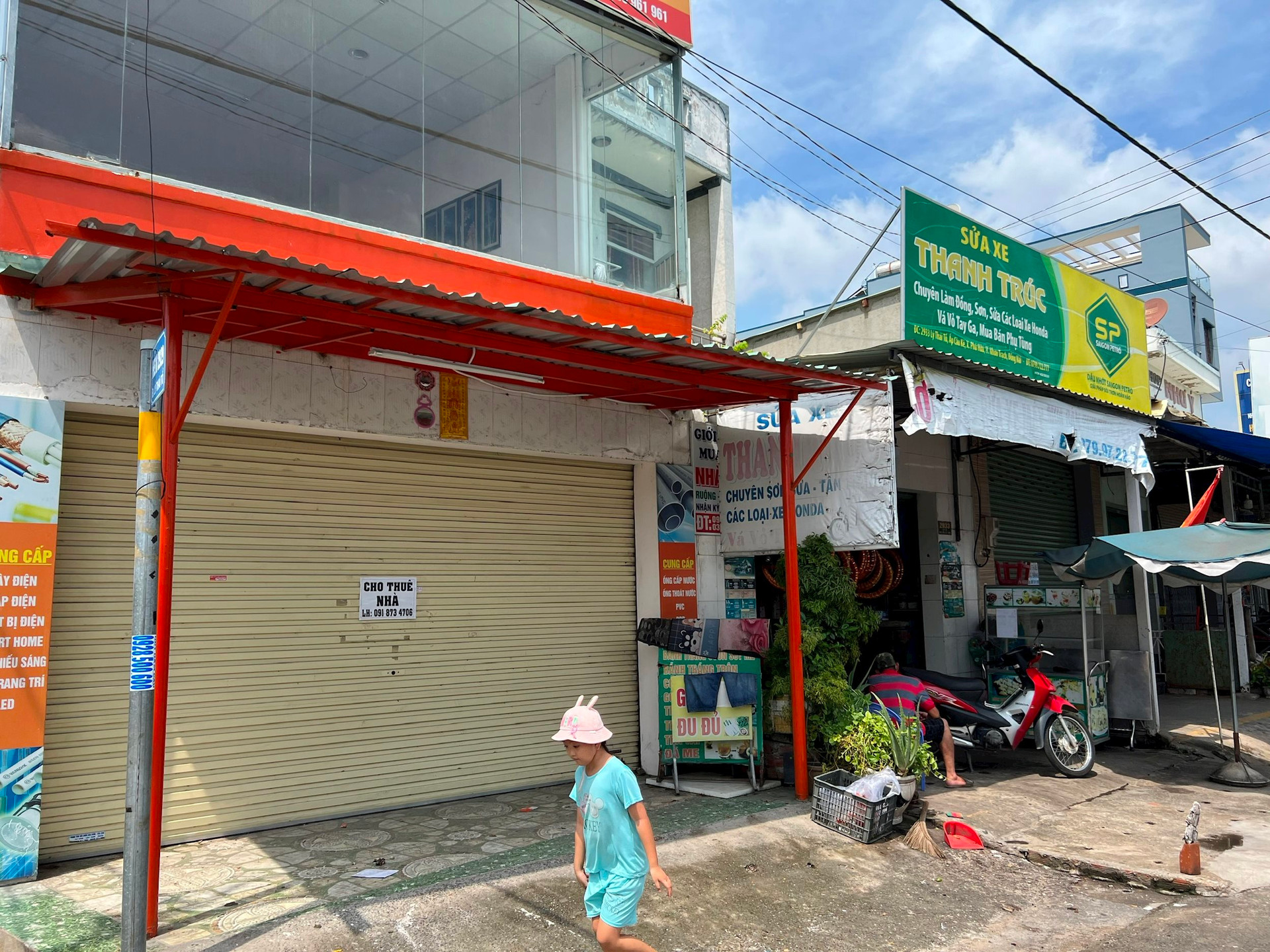 Xót xa nhiều mặt bằng giá rẻ rao thuê chỉ 3 triệu đồng/tháng vẫn ế - Ảnh 2.