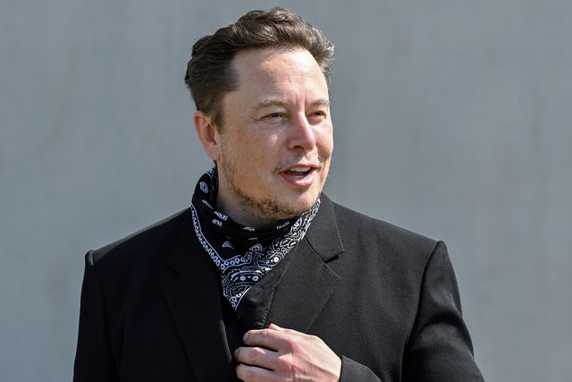 Chân dung quản gia bí ẩn đứng sau Elon Musk: Người quản lý phần lớn tiền của tỷ phú Tesla, lặng lẽ đứng sau ánh hào quang của truyền thông - Ảnh 3.