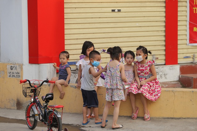 Nhịp sống Hạ Lôi ngày cuối cùng cách ly: Chúng tôi mong đến ngày hết dịch để đi làm chứ nằm ở nhà thì chết - Ảnh 5.