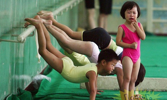 Giấc mơ vô địch Olympic của những đứa trẻ ở lò đào tạo thể thao Trung Quốc: Đánh đổi tuổi thơ bằng máu, mồ hôi và nước mắt - Ảnh 3.