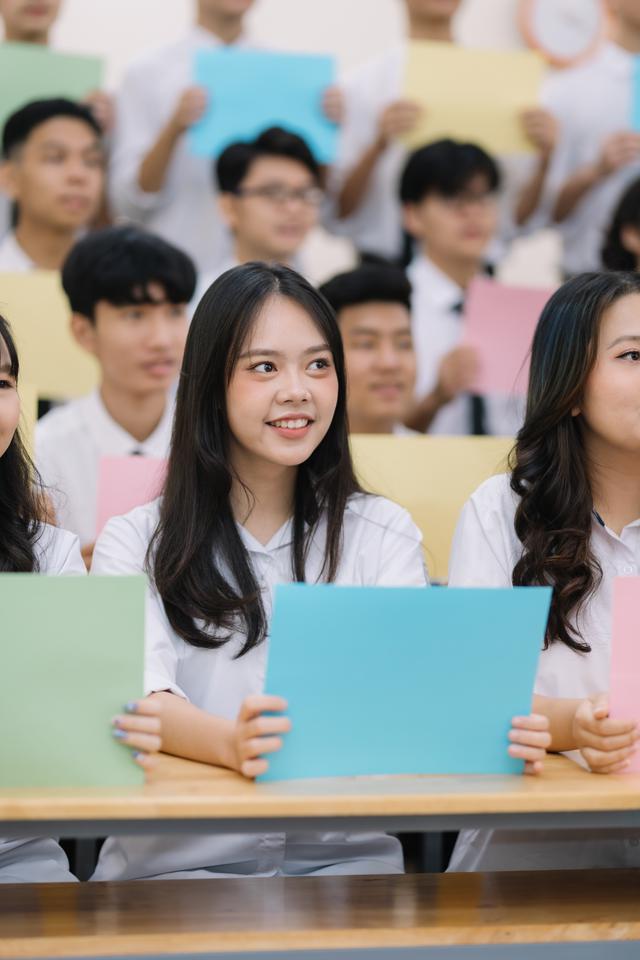 Viết bài luận về hành trình trưởng thành qua câu chuyện mẩu Natri, nữ sinh nhận học bổng 5,5 tỷ đồng - Ảnh 3.