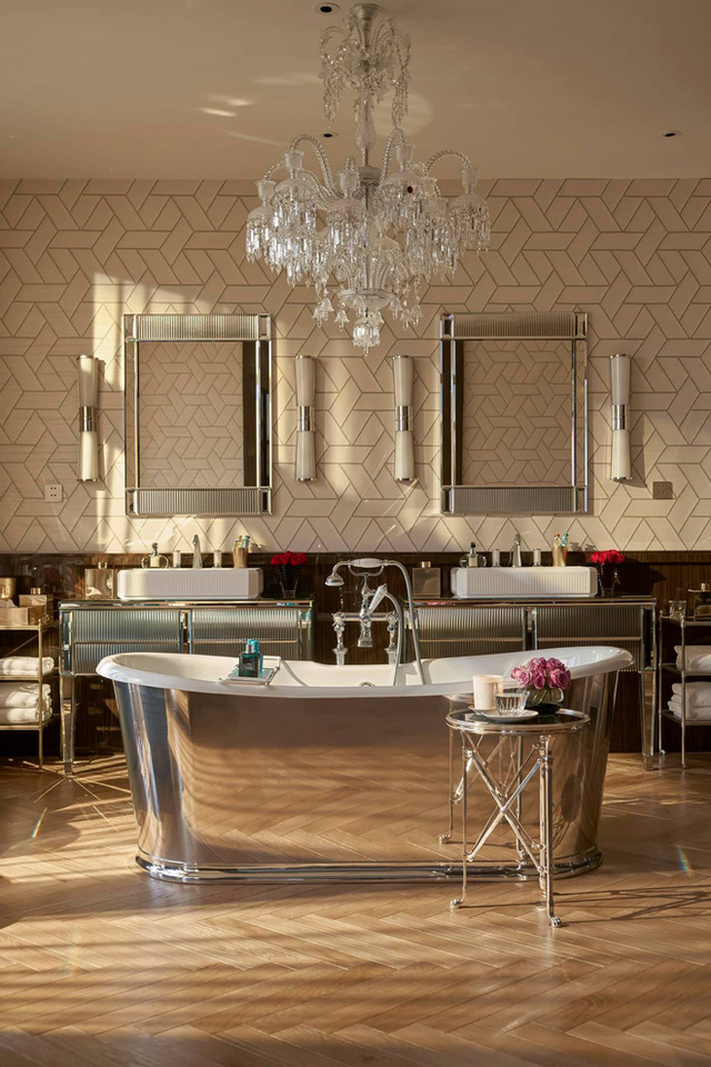 Bên trong biệt thự triệu đô của NTK Thái Công: Lộng lẫy, xa hoa nhưng bất ngờ bị nhận xét là rối mắt, trông giống showroom đồ nội thất, không xứng với danh tiếng - Ảnh 5.