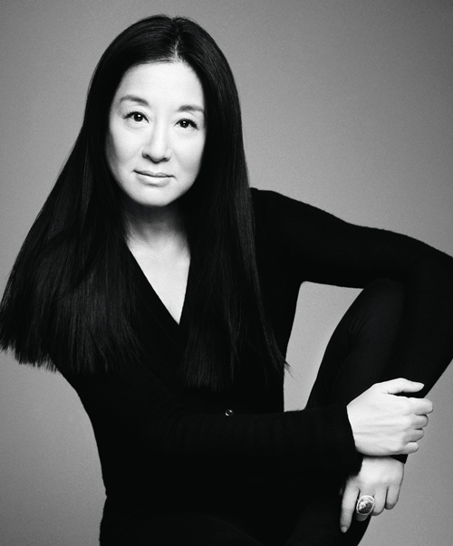 NTK váy cưới nổi tiếng thế giới, 40 tuổi khởi nghiệp, trở thành “nữ hoàng váy cưới”, 71 tuổi vẫn có vóc dáng như thiếu nữ: Để thành công, đó là cuộc chiến mỗi ngày! - Ảnh 1.