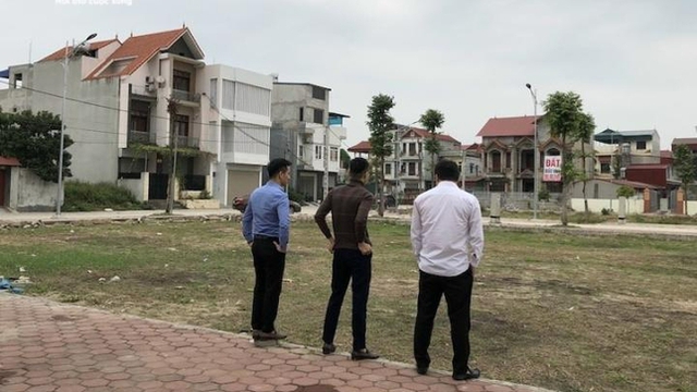 Đã đến lúc đánh thuế cao người có nhiều nhà, đất để hạ nhiệt giá thị trường? - Ảnh 1.