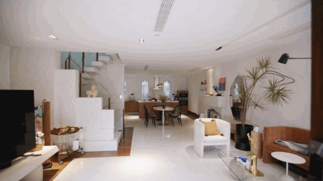 Từ bỏ ngôi nhà tiền tỷ đẹp như mơ ở thành phố, cặp vợ chồng 35 tuổi chi bộn tiền chỉ để thực hiện điều này - Ảnh 2.