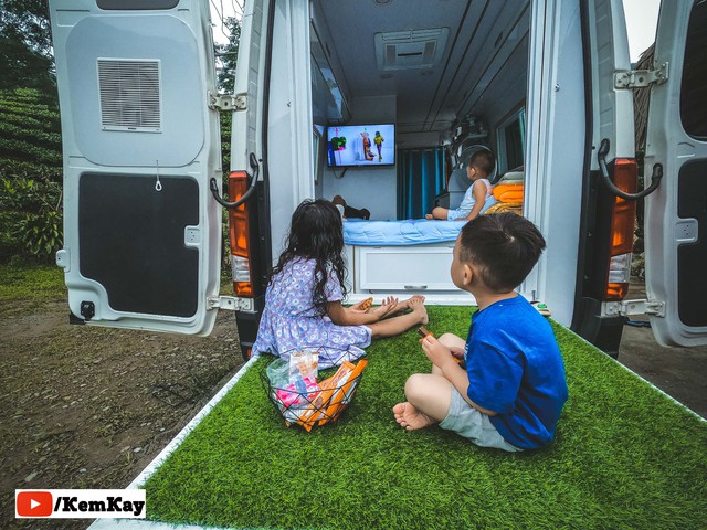 Người đàn ông biến những chiếc xe cũ thành ngôi nhà di động để đi du lịch: Thực hiện vì các con - Ảnh 14.