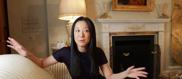 NTK váy cưới nổi tiếng thế giới, 40 tuổi khởi nghiệp, trở thành “nữ hoàng váy cưới”, 71 tuổi vẫn có vóc dáng như thiếu nữ: Để thành công, đó là cuộc chiến mỗi ngày! - Ảnh 4.