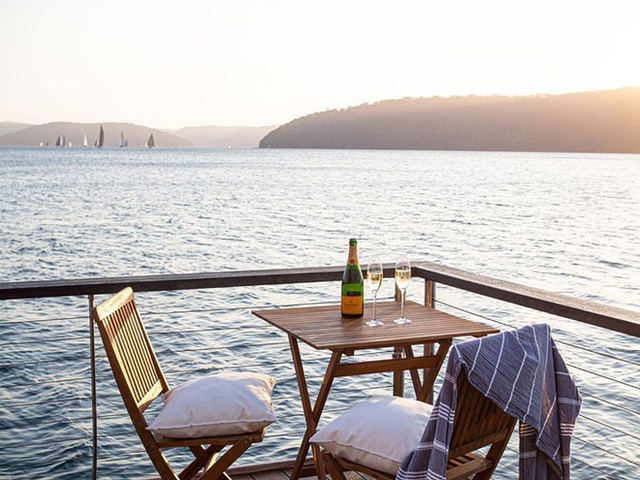 Ngôi nhà nhỏ gọn nổi trên mặt nước, sử dụng năng lượng từ mặt trời nhưng có giá thuê 30 triệu/đêm - Ảnh 9.