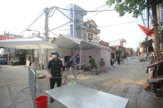 Nhịp sống Hạ Lôi ngày cuối cùng cách ly: Chúng tôi mong đến ngày hết dịch để đi làm chứ nằm ở nhà thì chết - Ảnh 2.