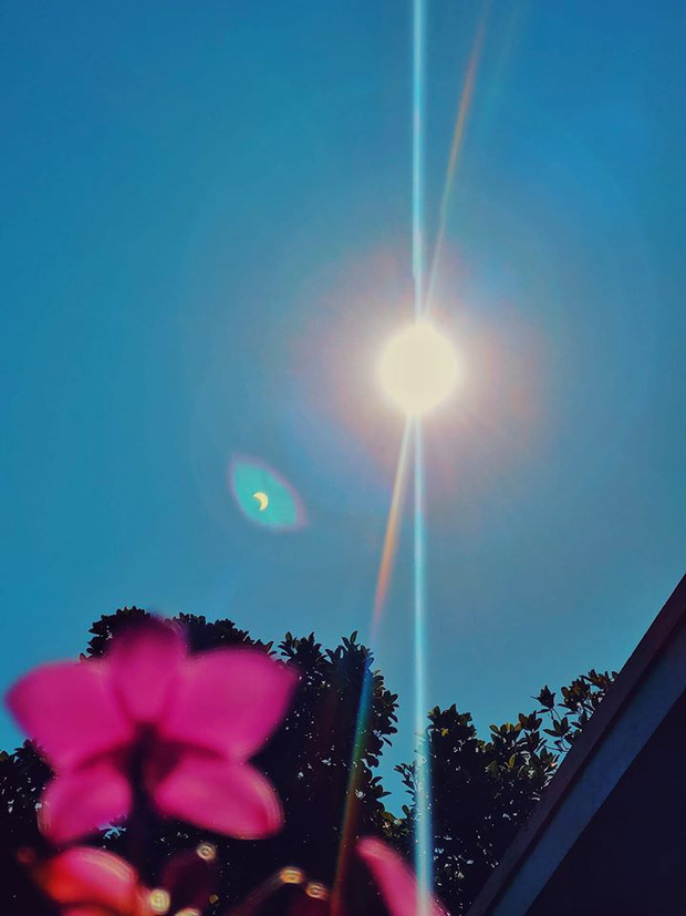 Hiếm hoi lắm mới xuất hiện tại Việt Nam, đây là hiện tượng nhật thực “vòng lửa” được dân mạng từ khắp nơi chụp lại được trong chiều nay - Ảnh 10.