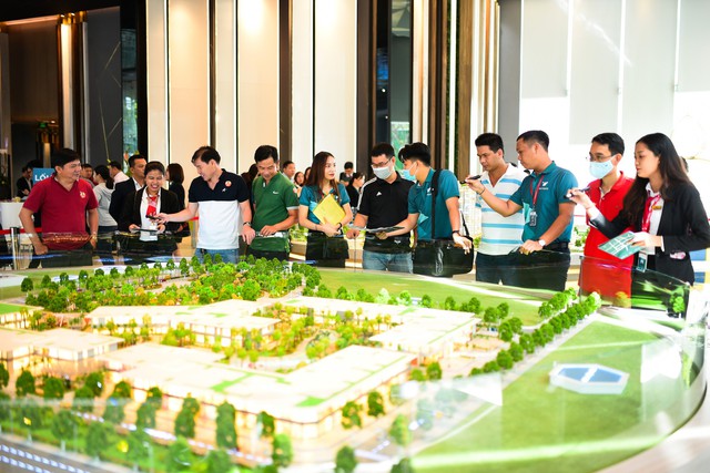 Đại gia BĐS kích cầu thị trường bằng hàng loạt chính sách mạnh tay - Ảnh 1.