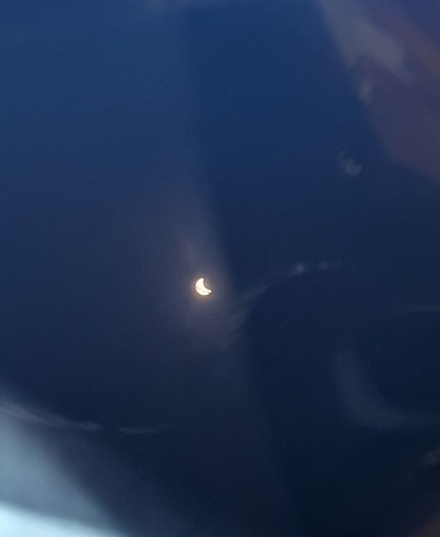 Hiếm hoi lắm mới xuất hiện tại Việt Nam, đây là hiện tượng nhật thực “vòng lửa” được dân mạng từ khắp nơi chụp lại được trong chiều nay - Ảnh 13.