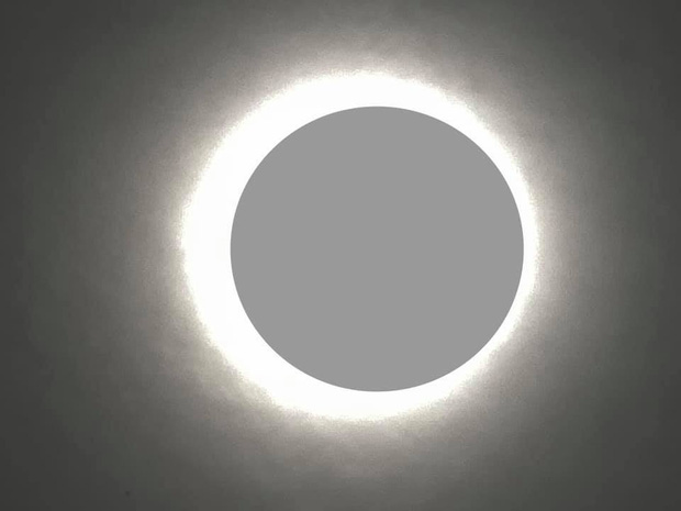 Hiếm hoi lắm mới xuất hiện tại Việt Nam, đây là hiện tượng nhật thực “vòng lửa” được dân mạng từ khắp nơi chụp lại được trong chiều nay - Ảnh 17.