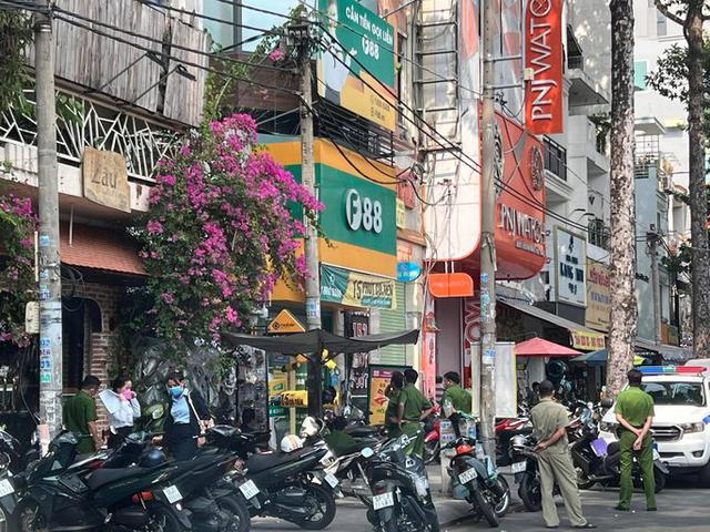 Công an đồng loạt khám xét nhiều chi nhánh F88 ở TP HCM - Ảnh 1.