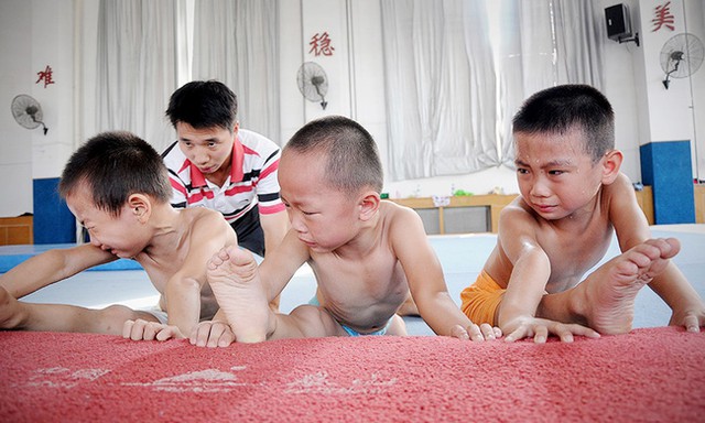 Giấc mơ vô địch Olympic của những đứa trẻ ở lò đào tạo thể thao Trung Quốc: Đánh đổi tuổi thơ bằng máu, mồ hôi và nước mắt - Ảnh 5.